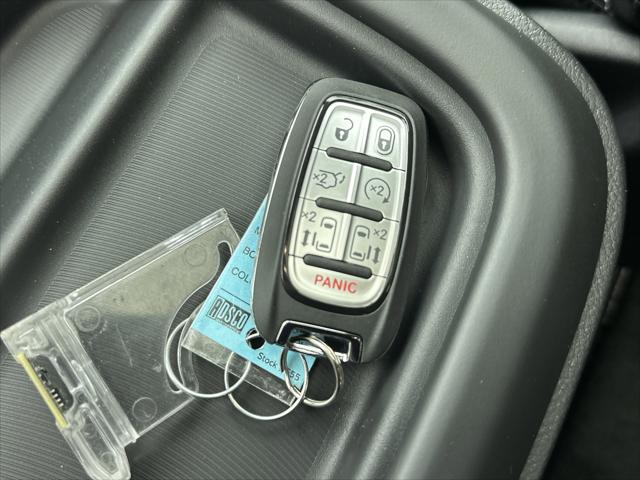 2027 Chrysler Pacifica PACIFICA SELECT