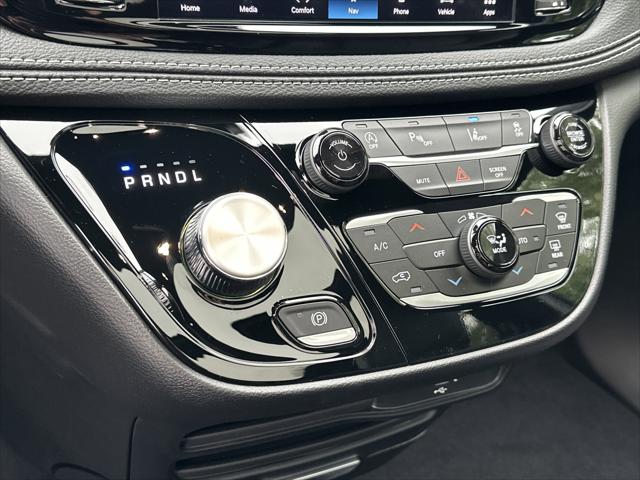 2027 Chrysler Pacifica PACIFICA SELECT