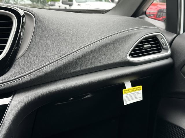 2027 Chrysler Pacifica PACIFICA SELECT