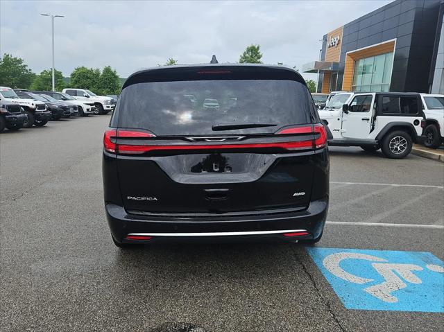 2027 Chrysler Pacifica Select