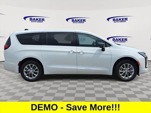 2027 Chrysler Pacifica PACIFICA SELECT AWD