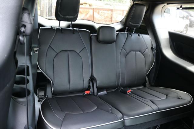 2027 Chrysler Pacifica Limited