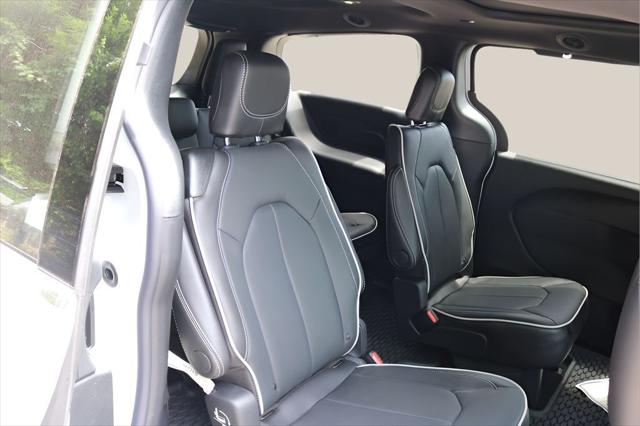 2027 Chrysler Pacifica Limited
