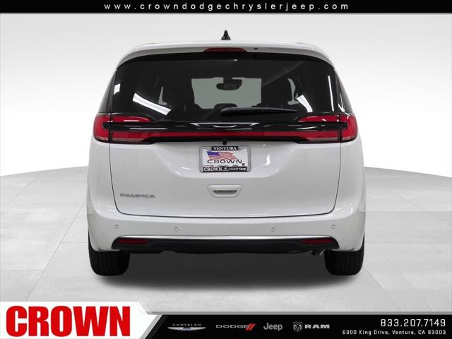 2027 Chrysler Pacifica Select