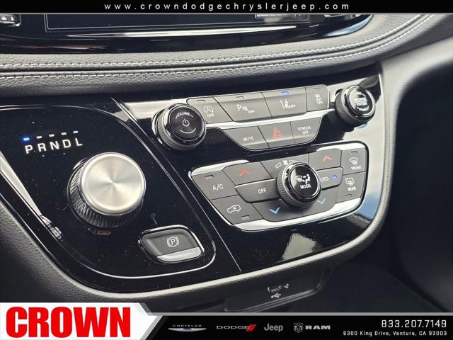 2027 Chrysler Pacifica Select