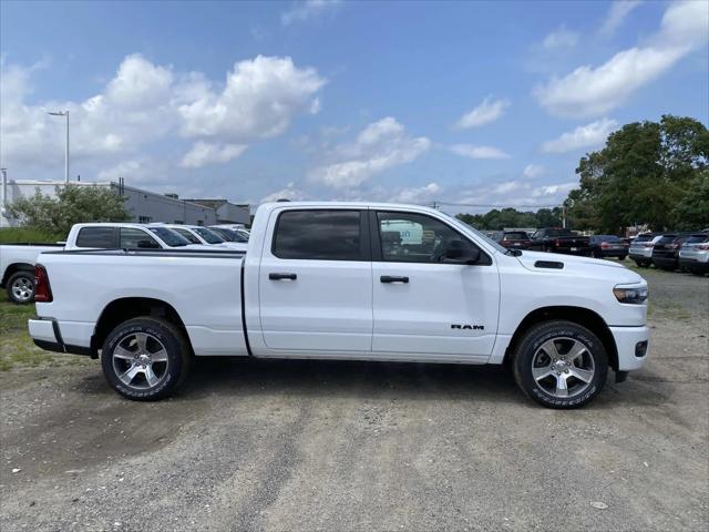 2026 RAM 1500 RAM 1500 EXPRESS CREW CAB 4X4 64 BOX