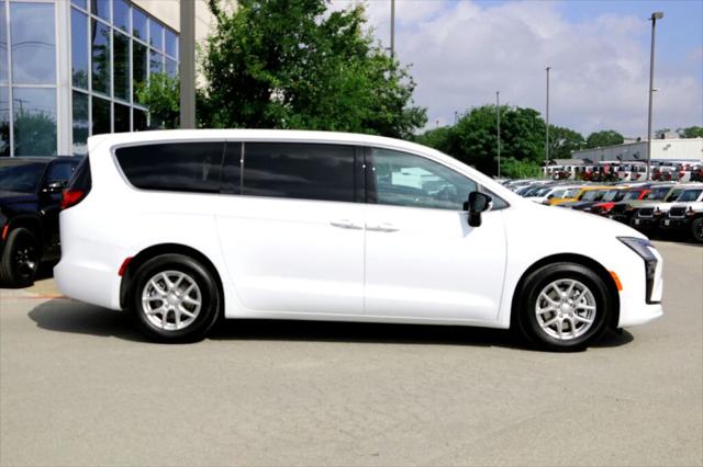 2027 Chrysler Pacifica PACIFICA SELECT