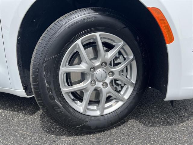 2027 Chrysler Pacifica PACIFICA SELECT