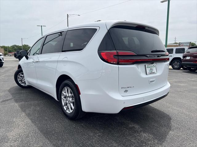 2027 Chrysler Pacifica Select