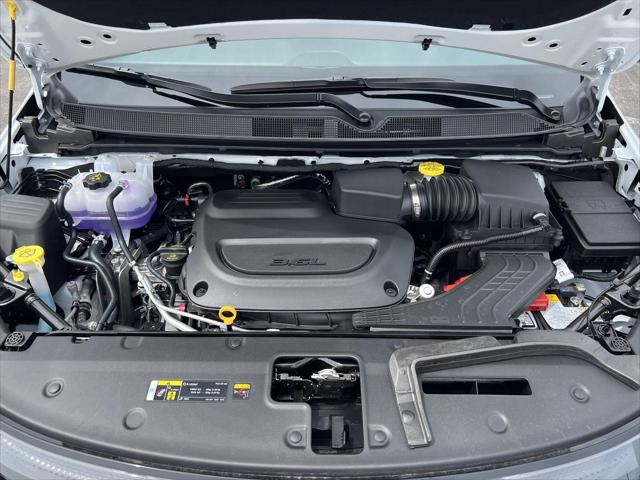 2027 Chrysler Pacifica Select