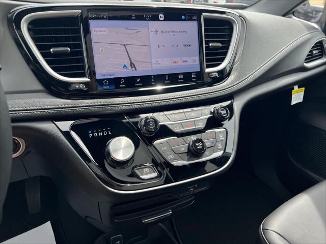 2027 Chrysler Pacifica Select