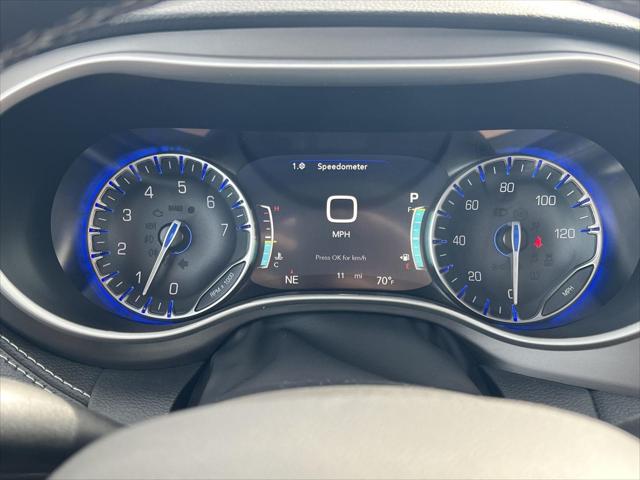 2027 Chrysler Pacifica Select