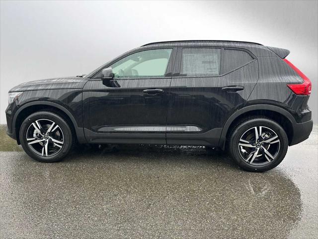 2026 Volvo XC40 Core, B5 AWD Gas (mild hybrid), Dark