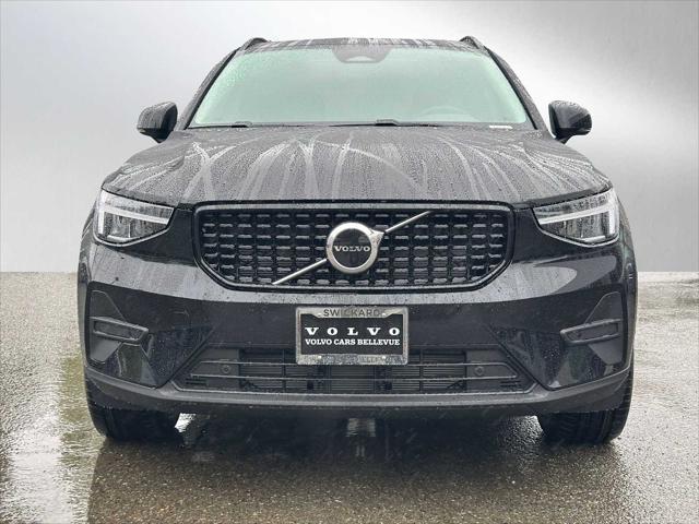 2026 Volvo XC40 Core, B5 AWD Gas (mild hybrid), Dark