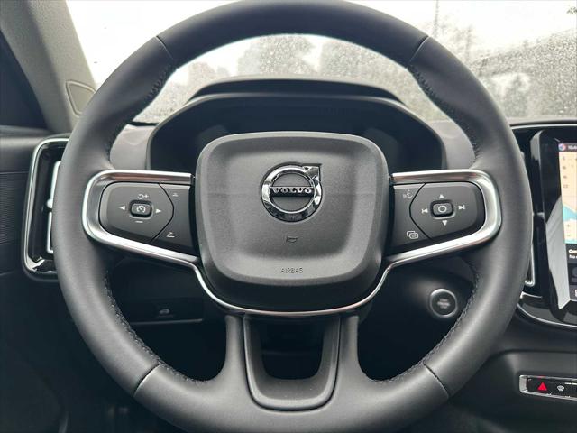 2026 Volvo XC40 Core, B5 AWD Gas (mild hybrid), Dark