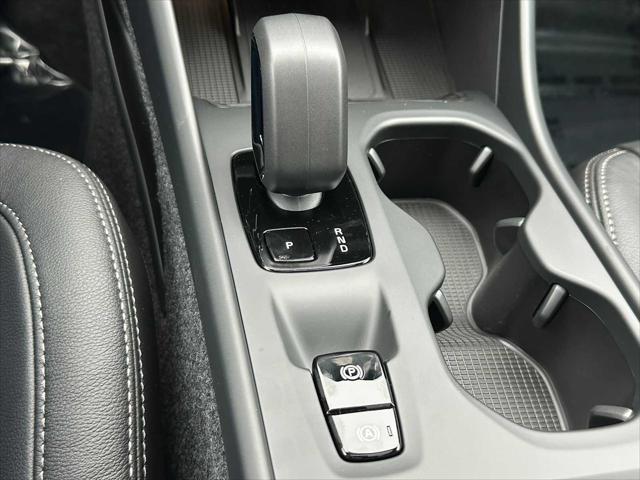 2026 Volvo XC40 Core, B5 AWD Gas (mild hybrid), Dark