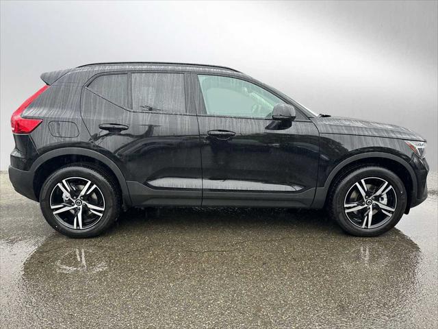 2026 Volvo XC40 Core, B5 AWD Gas (mild hybrid), Dark