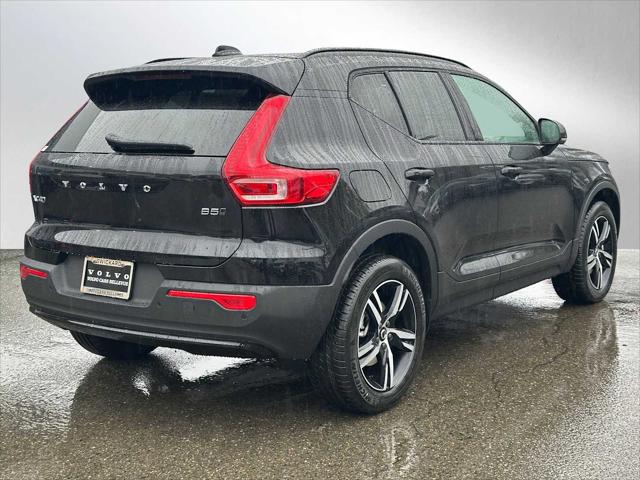2026 Volvo XC40 Core, B5 AWD Gas (mild hybrid), Dark