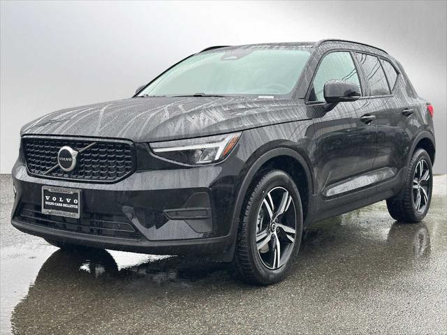 2026 Volvo XC40 Core, B5 AWD Gas (mild hybrid), Dark