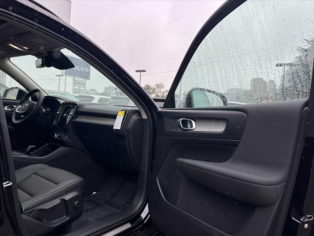 2026 Volvo XC40 Core, B5 AWD Gas (mild hybrid), Dark