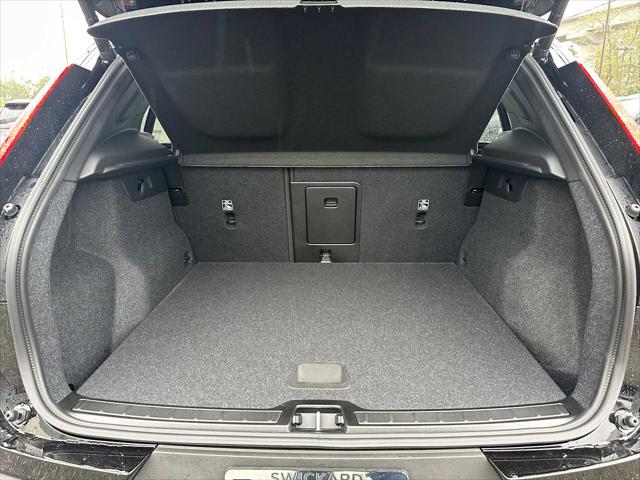 2026 Volvo XC40 Core, B5 AWD Gas (mild hybrid), Dark