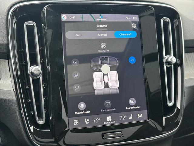 2026 Volvo XC40 Core, B5 AWD Gas (mild hybrid), Dark