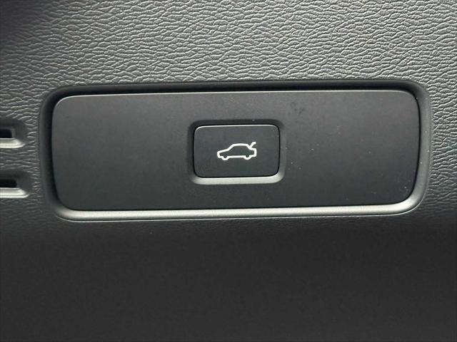 2026 Volvo XC40 Core, B5 AWD Gas (mild hybrid), Dark