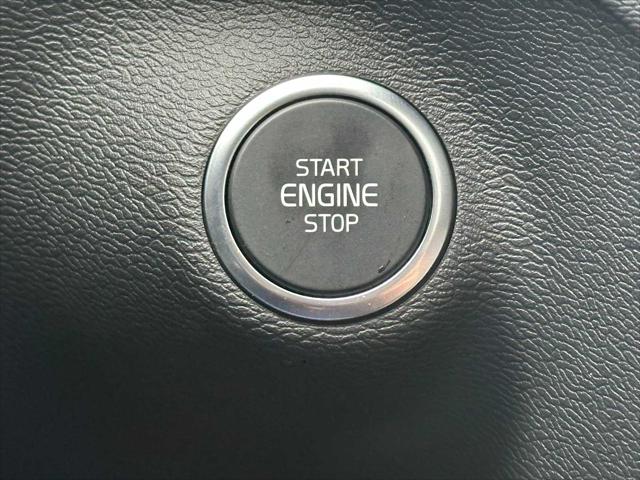 2026 Volvo XC40 Core, B5 AWD Gas (mild hybrid), Dark