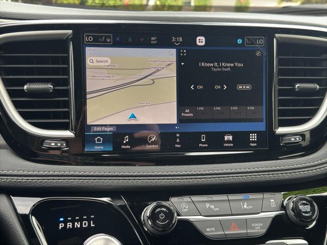 2027 Chrysler Pacifica Select