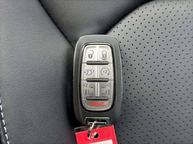 2027 Chrysler Pacifica Select