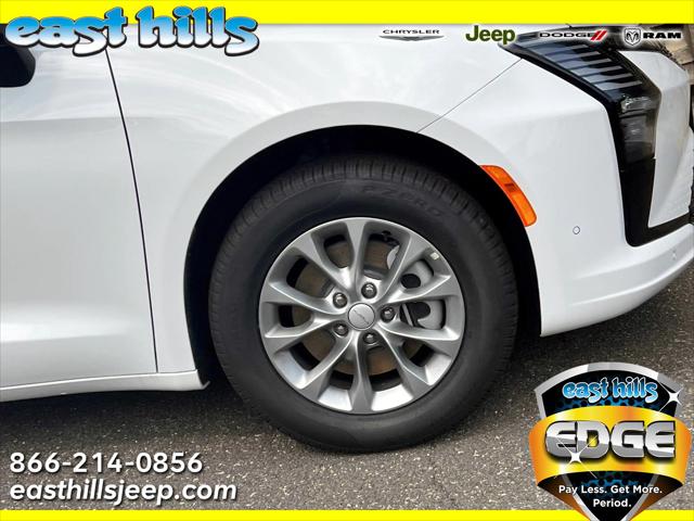 2027 Chrysler Pacifica Select