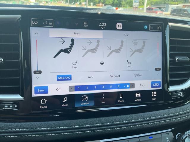 2027 Chrysler Pacifica Select