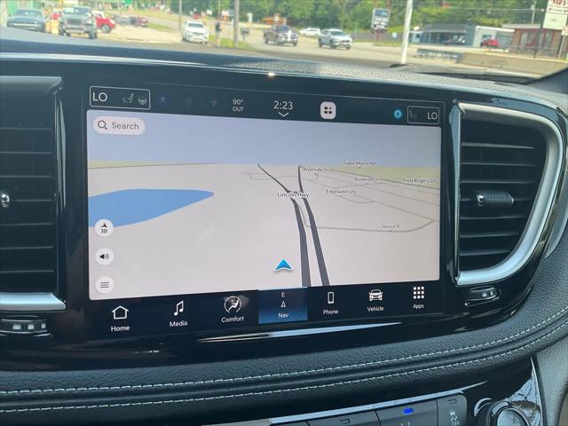 2027 Chrysler Pacifica Select