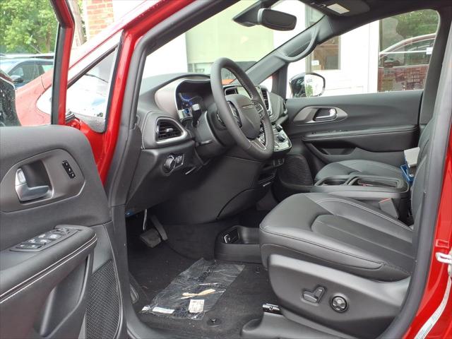 2027 Chrysler Pacifica Select AWD