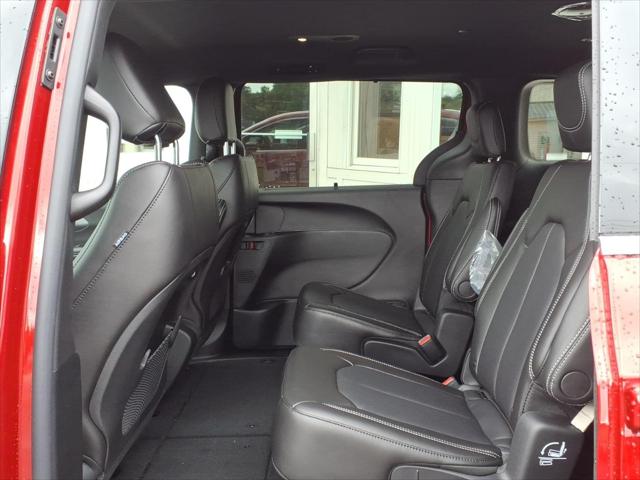 2027 Chrysler Pacifica Select AWD
