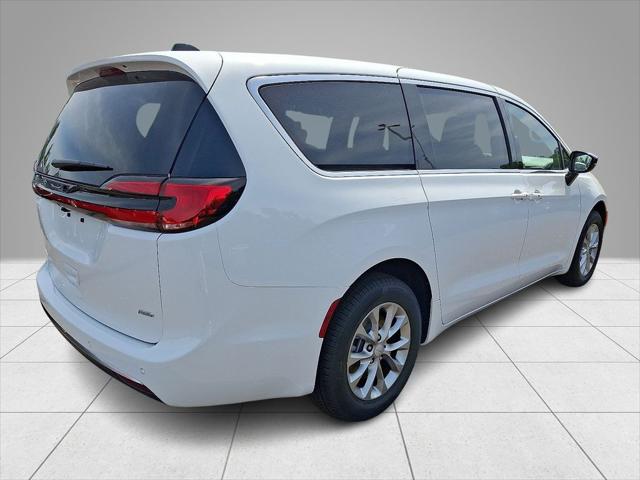 2027 Chrysler Pacifica Select AWD