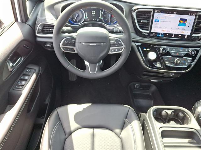 2027 Chrysler Pacifica Select AWD