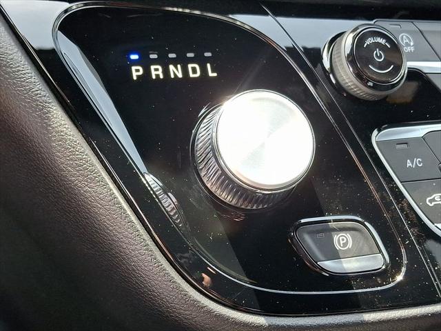 2027 Chrysler Pacifica Select AWD