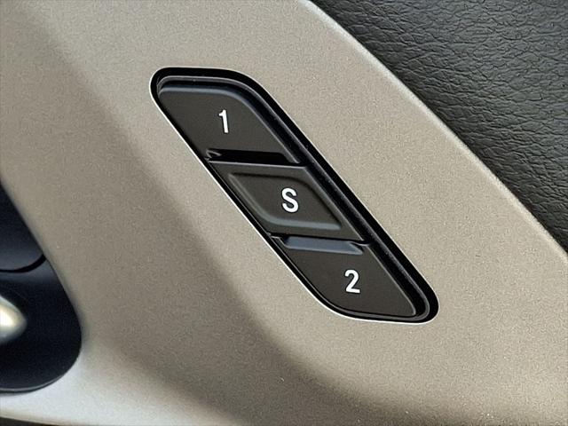 2027 Chrysler Pacifica Select AWD
