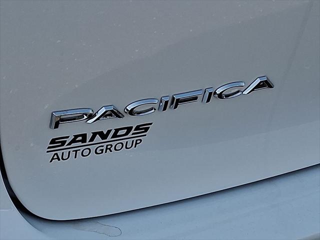 2027 Chrysler Pacifica Select AWD