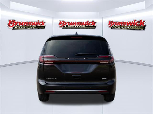 2027 Chrysler Pacifica Select