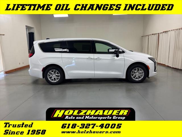 2027 Chrysler Pacifica Select for sale in Nashville, IL