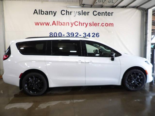 2027 Chrysler Pacifica Limited