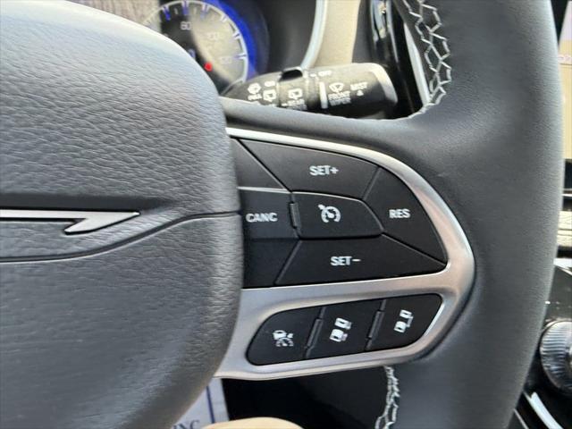 2027 Chrysler Pacifica Select