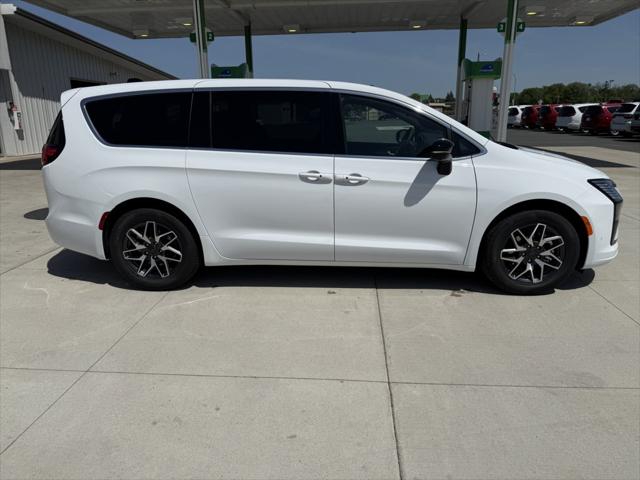 2027 Chrysler Pacifica Limited