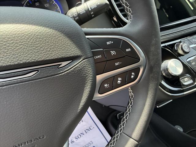2027 Chrysler Pacifica Select