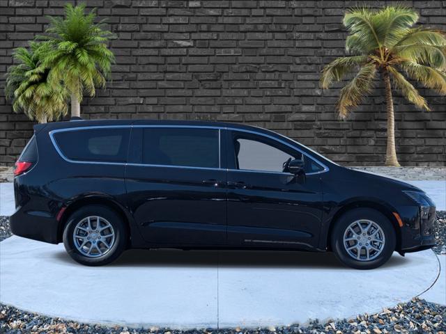 2027 Chrysler Pacifica PACIFICA SELECT