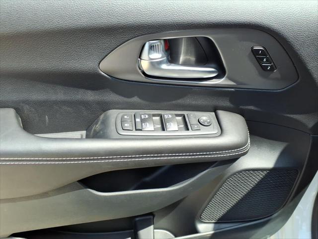 2027 Chrysler Pacifica PACIFICA SELECT