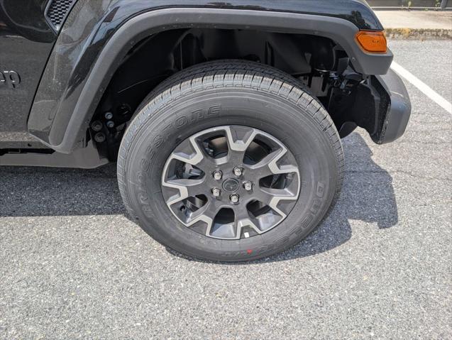 2026 Jeep Gladiator GLADIATOR SAHARA 4X4