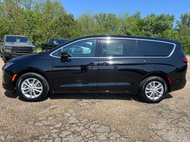 2027 Chrysler Pacifica PACIFICA SELECT AWD